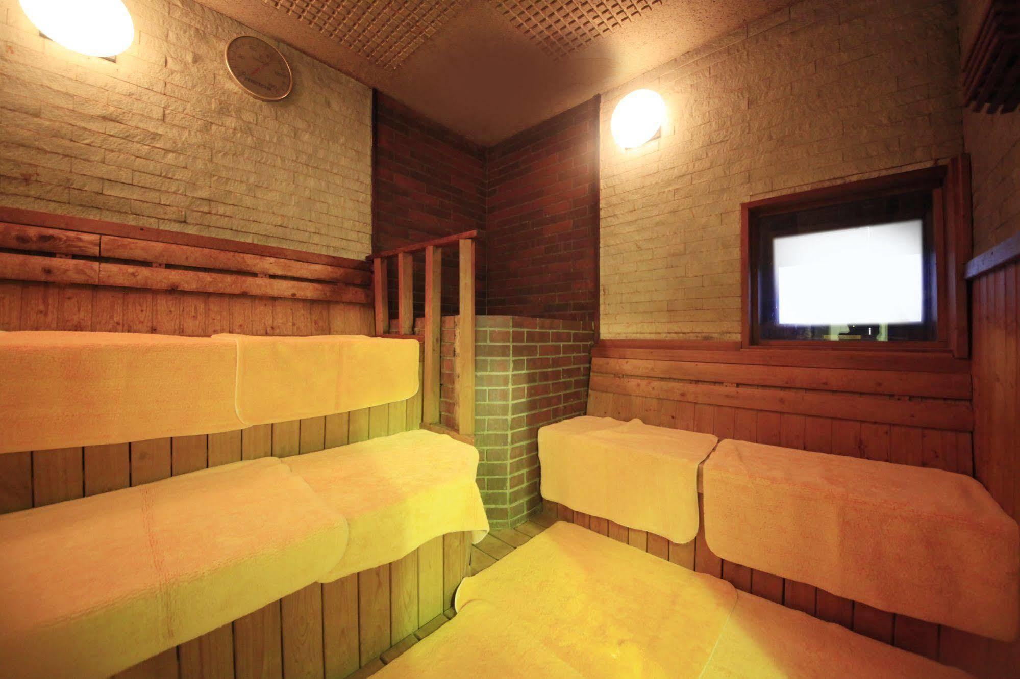 Ueno Station Hostel Oriental Ⅲ Токіо Екстер'єр фото